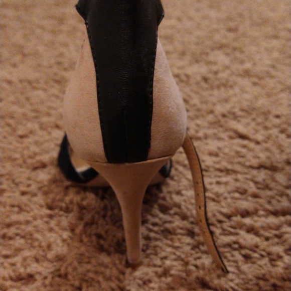 Shoes - Picture 3 of 7